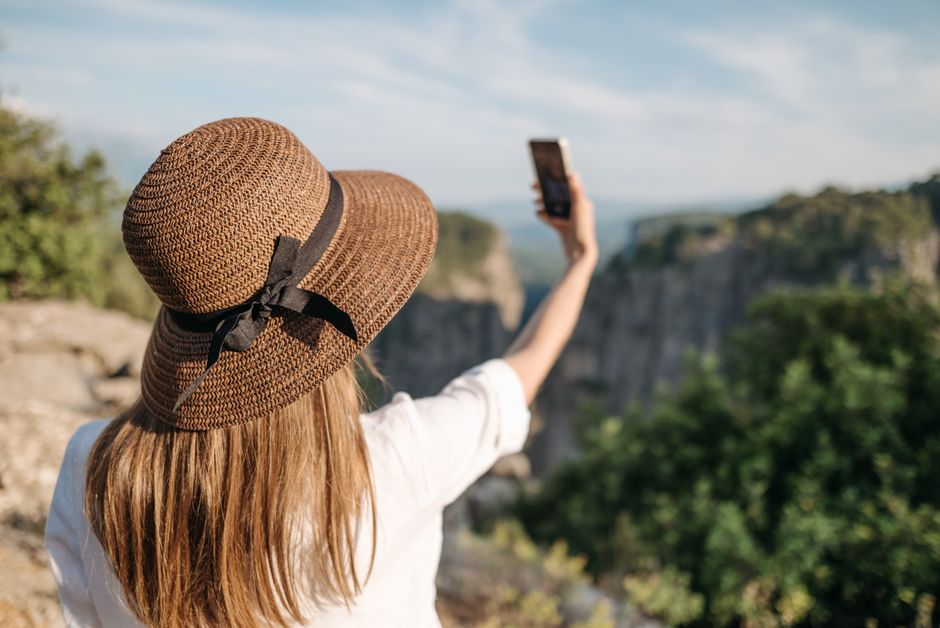 海外旅行の通信手段、どっちがお得?ローミングとeSIMを徹底比較
