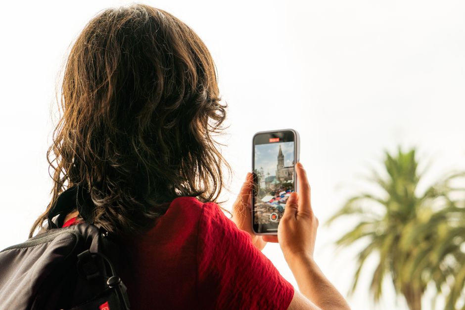 海外旅行の通信手段、どっちがお得?徹底比較!海外ローミング vs eSIM