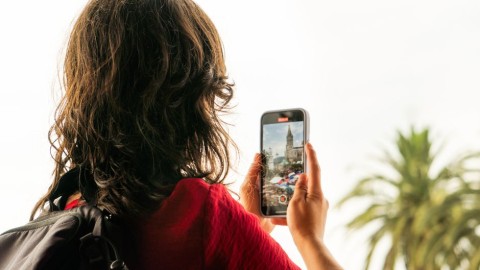 海外旅行の通信手段、どっちがお得？徹底比較！海外ローミング vs eSIM